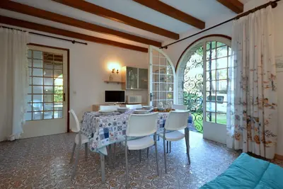 Merveilleuse maison de vacances privée avec climatisation, Tv, terrasse, animaux admis et parking