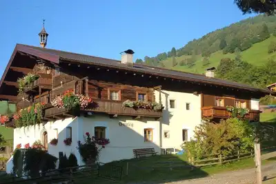 Joli appartement dans une maison de vacances avec Wifi, Tv, patio, animaux admis et parking