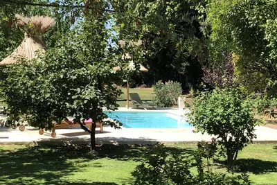 Image de Entre Avignon et St Remy De Provence ancien mas au calme et dans la verdure