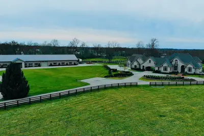 16 miles à Keeneland, 13 à Ky Horse Park; Domaine privé et meublé!