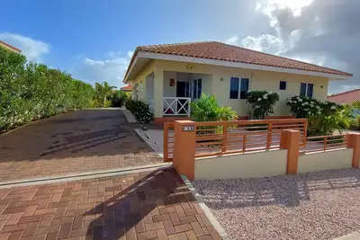 Image de Bunita Blenchi. Piscine privée, véranda 42m2, belles plages et bons restaurants