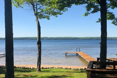 Image de Nouvelle Liste! Maison au bord du lac pour les familles et les chiens avec plage de sable et plate!