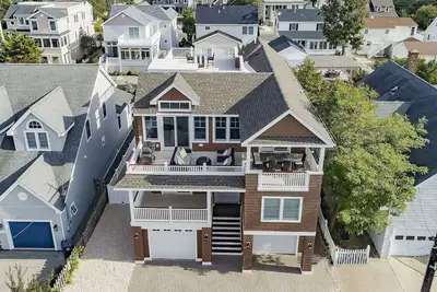 Image de Nouvelle Construction Beachhouse De Luxe avec Piscine CHAUFFÉE, 3000 pc
