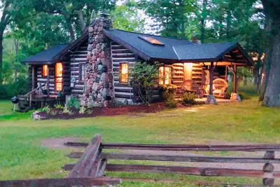 Image de Log Cabin on Tunnel of Trees with Lake Michigan View