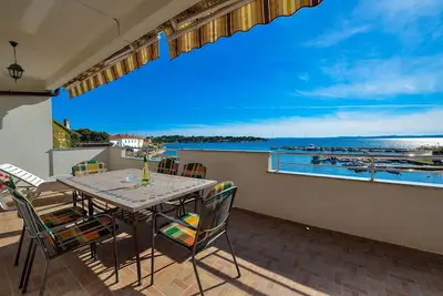 Image de Grande terrasse avec superbe vue mer