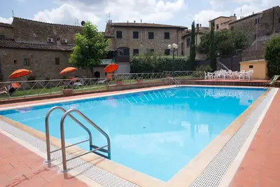 Image de Savourez Ă San Donato in Poggio avec piscine