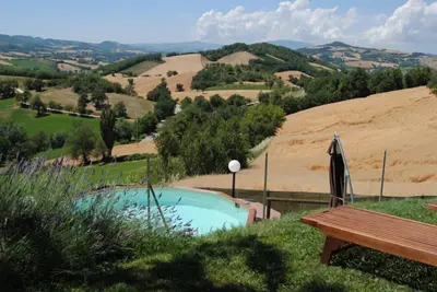 Résidence privée avec piscine privée et grand jardin clôturé. Animaux acceptés