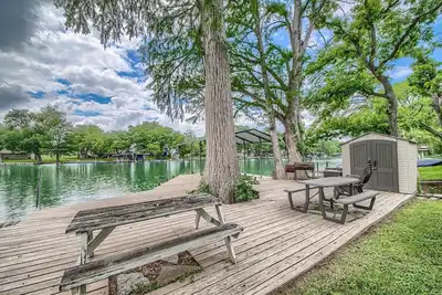 Image de Nouvelle Liste! ! 5 miles du centre-ville de New Braunfels, Schlitterbahn, Comal River!
