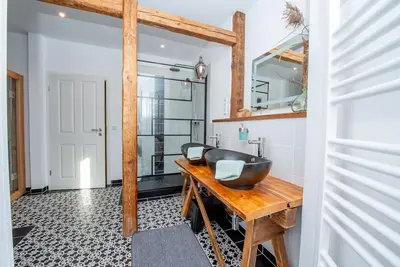 Image de Apartment Kronprinz with infrared sauna in the city center 100m2