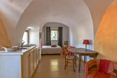 Image de Charmant studio dans domaine avec piscine au pied du Luberon
