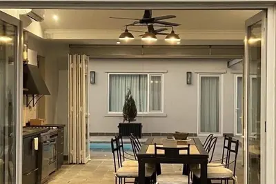 Image de “La Bella Vida”<br>Est une toute nouvelle maison rehaussée par un fabuleux confort!