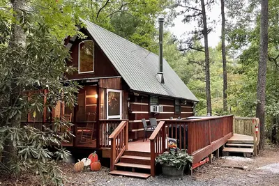 Image de Nouvelle liste! Cupid’s Cove Cabin Tn romantique Hideaway Mountain dans les bois