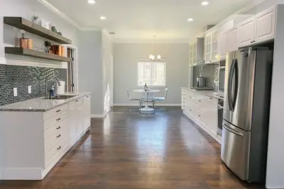 Image de 3br / 2ba Downtown Skyline View, Walk to Alamodome - Entièrement rénové!