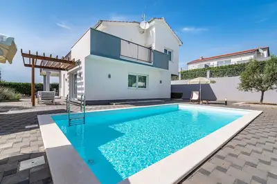 Image de Superbe maison de 4 chambres à Debeljak