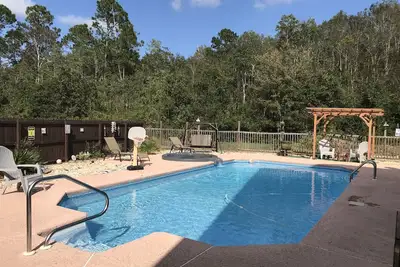 Image de Maison avec piscine privée.