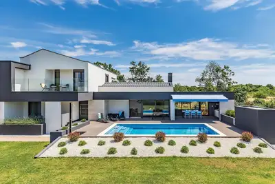 Image de Maison confortable à Valbandon avec.