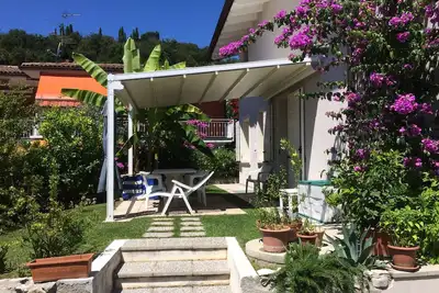 Image de Appartement dans Villa avec jardin privé, clôturé, proche de la plage