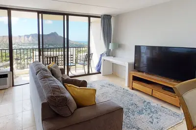 Image de Block to Beach! Koko Resorts at the Waikiki Banyan 32nd Floor Ocean View