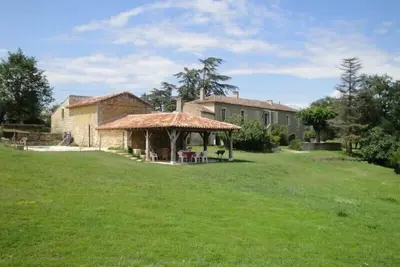 Image de Demeure de caractère 200m² - piscine privé chauffé-propriété de 15 ha-calme