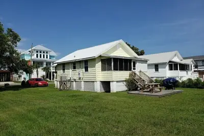 Image de Lake Waterfront Cottage, a short walk to the Beach, Boardwalk