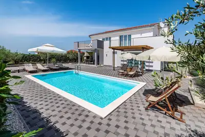 Image de Magnifique maison à Debeljak avec WiFi