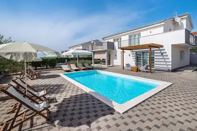 Image de Superbe maison à Debeljak avec cuisine