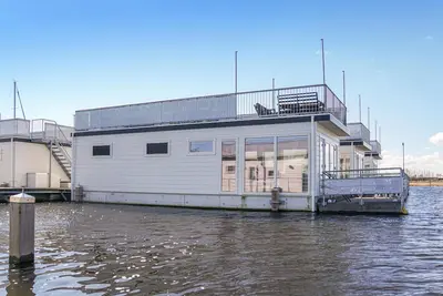 Image de Beau bateau Ă Aalsmeer avec cuisine