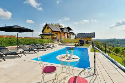 Image de Superbe maison Ă Cestica avec sauna