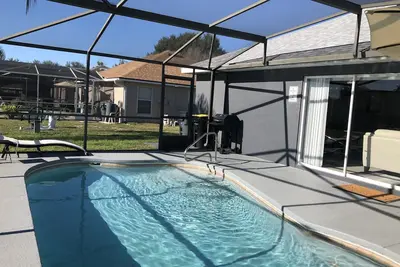 Image de Grande maison pour une escapade. Prêt pour les vacances de printemps avec piscine privée chauffée. Près de Disney.