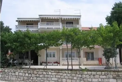Image de Appartement dans Banjol avec vue mer, terrasse, Climatisation, Wifi (4883-3)