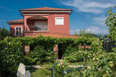 Image de Appartement dans Lopar avec Balcon, Climatisation, Wifi, Machine à laver (4885-3)