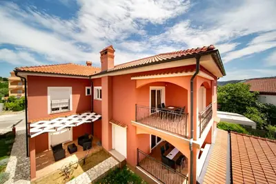 Image de Appartement dans Lopar avec Balcon, Climatisation, Wifi, Machine à laver (4885-2)