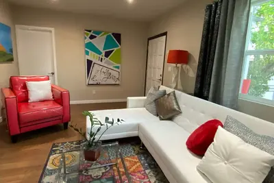 Image de Chic et moderne maison de deux chambres / deux salles de bain avec parking 265 $ p nt