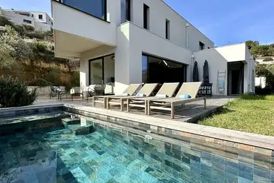 Image de Casa Mare Monti villa contemporaine, très belle vue mer et montagne proche mer.