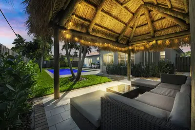 Image de Piscine chauffée Retraite tropicale moderne exquise