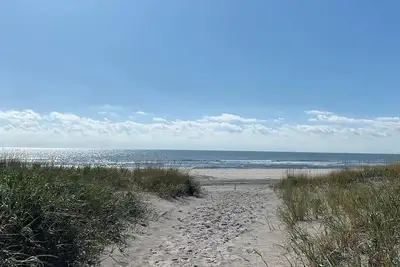Image de Situé à quelques pas de la plage, savourez votre café avec vue sur l'océan! ! !