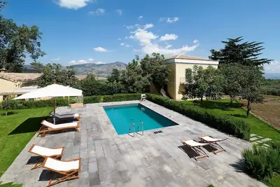Villa à Randazzo avec 5 chambres à coucher, 10 couchages