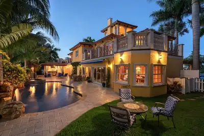 Image de Villa sur l'île méditerranéenne (Super Bowl Spec. À environ 42 km du stade)