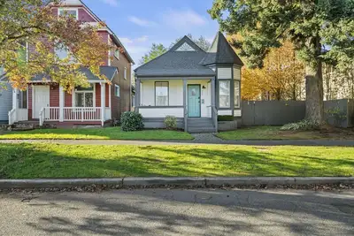 Image de Maison victorienne entièrement rénovée près de 6th Ave, à 5 minutes de Ups Uw Ruston et des hôpitaux