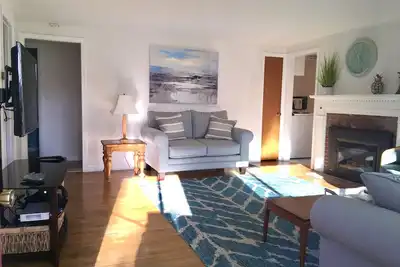 Image de Breezy Vibes Cottage ~ Backyard Blissful ~ À pied des plages et des attractions locales
