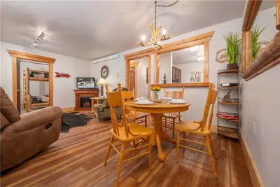 Image de Rmr: Teton Village Condo avec un décor occidental mis à jour