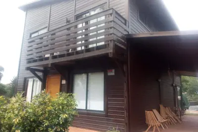 Image de Chalet avec 4 chambres et 3 salles de bain à 800 mètres de la plage