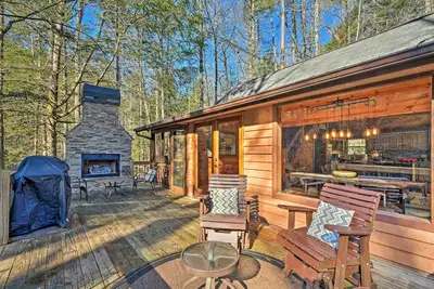 Image de Nouveau! Blue Ridge Creekside Cabin w / Hot Tub + Pier