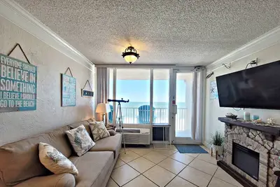 Image de Exquise et entièrement rénovée, OceanFront & Rare 1 Bedroom Pirates Cove Unit - Hbo & Wifi Gratuits!