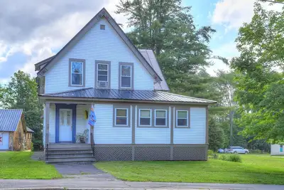 Image de Magnifique maison en ville à distance de marche du lac Rangeley