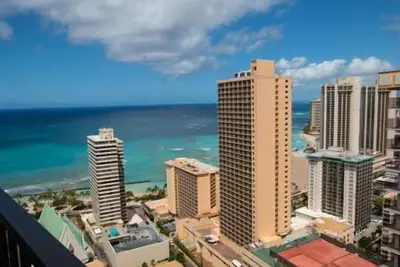 Image de Just Remodeled Ocean View Waikiki Banyan Penthouse! Free Parking!