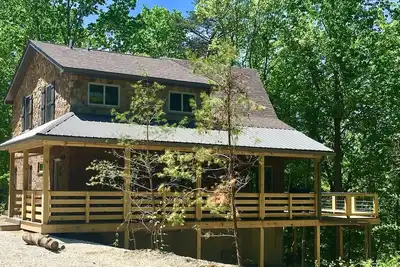 Image de Nouveau chalet spacieux au bord du lac Ă Red River Gorge \/ Natural Bridge Kentucky