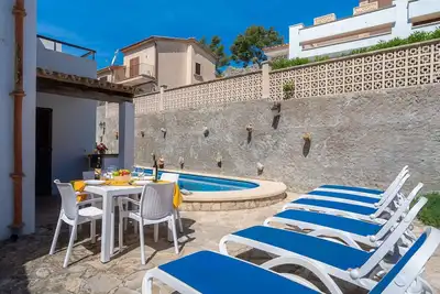 Image de Agréable appartement dans une maison de vacances avec Wifi, piscine, climatisation, Tv et terrasse