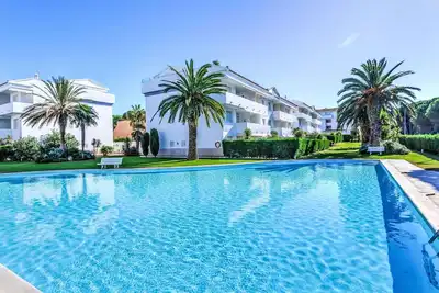 Joli appartement pour 4 personnes avec Wifi, piscine, Tv, terrasse et parking