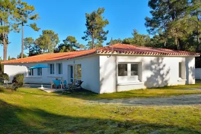 Image de Appartement dans une maison de vacances avec piscine, Wifi, Tv, terrasse, animaux admis, parking
